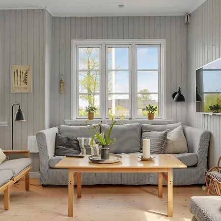 Dom wakacyjny Beautiful In With Wifi Sjolund